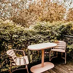 Designer In Historic Pond House *