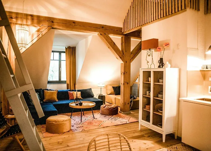 Designer In Historic Pond House Gartz