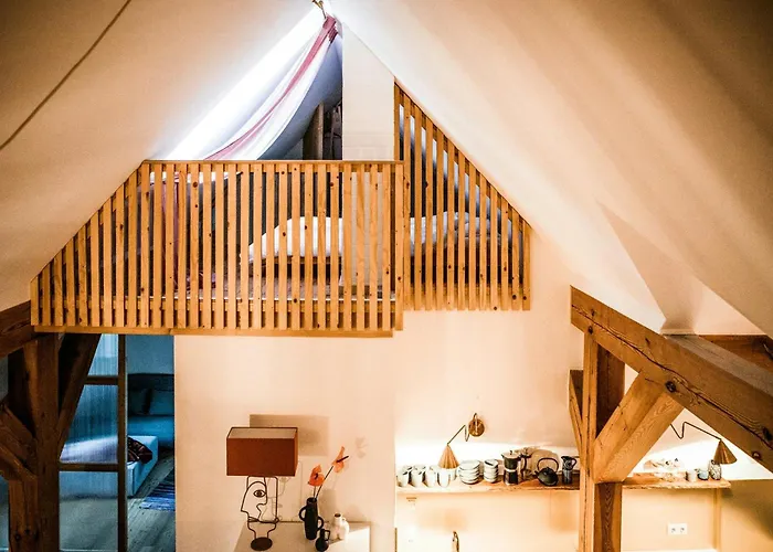 Apartment Designer In Historic Pond House Gartz