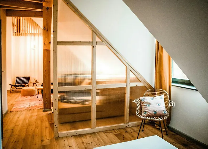 Apartment Designer In Historic Pond House Gartz