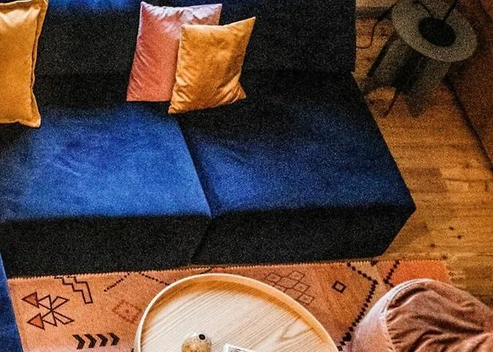 Designer In Historic Pond House